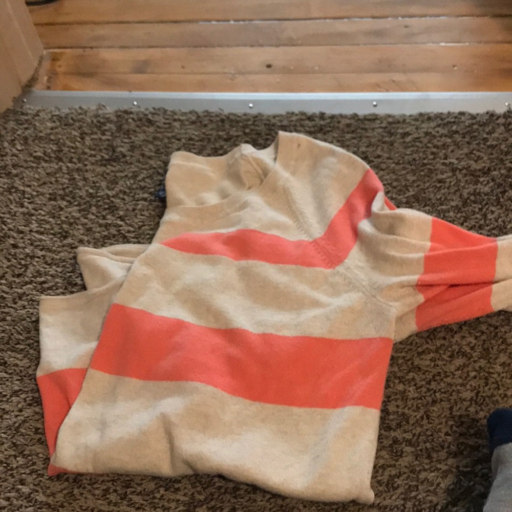 Gap sweater